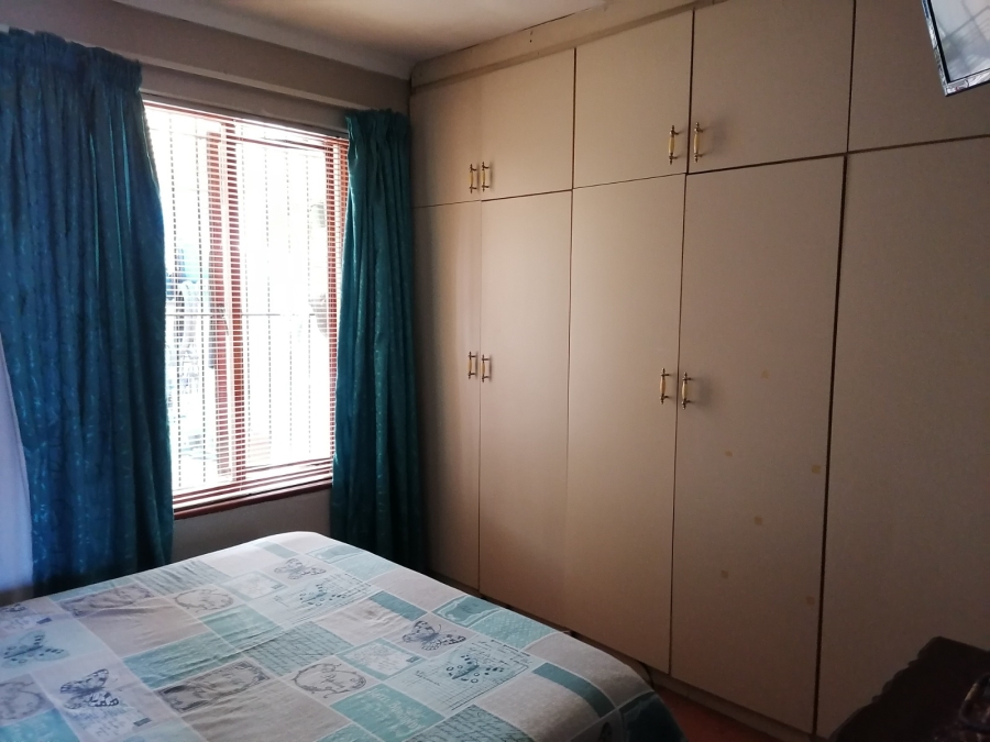 2 Bedroom Property for Sale in Grassy Park Western Cape